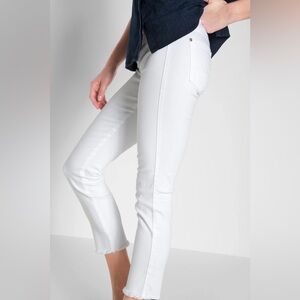 7 For All Mankind Roxanne Ankle w/ Raw Hem in White Fashion